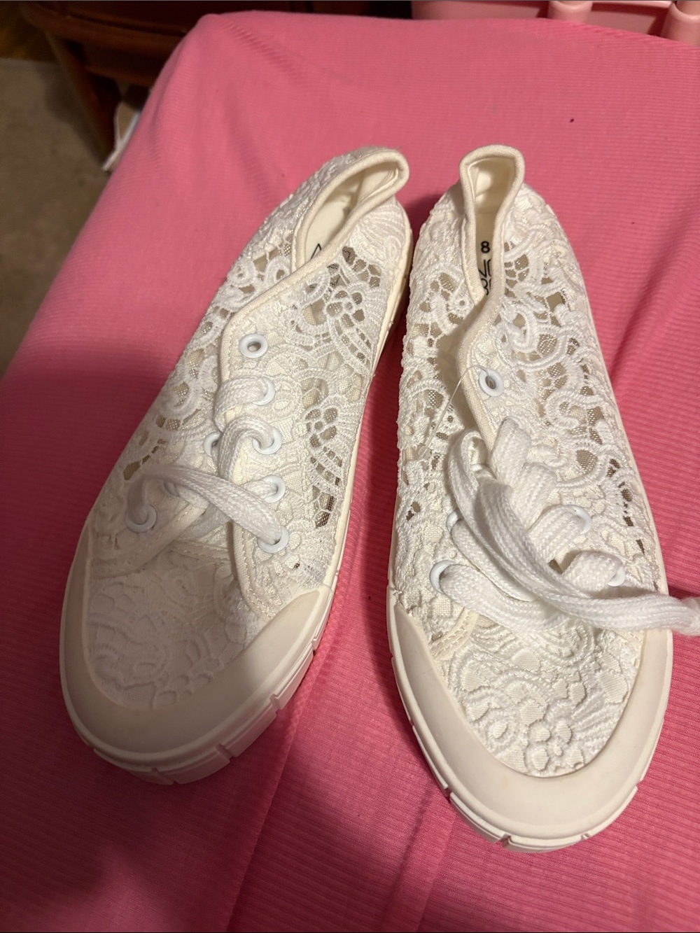 No Boundaries Cream Lace-Up Women’s Sneakers
